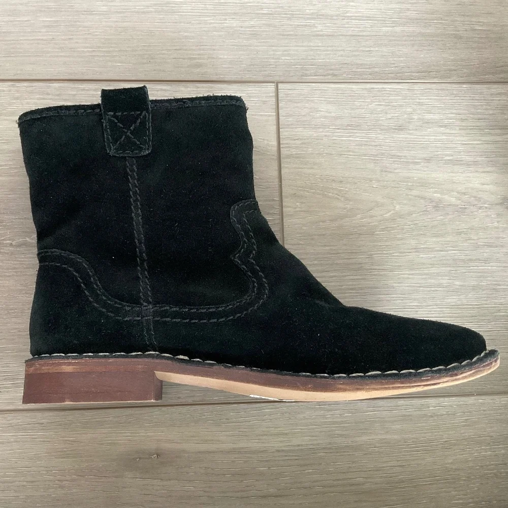 CLARKS  Cabaret Rock Black Suede Ankle Boot Size 9.5